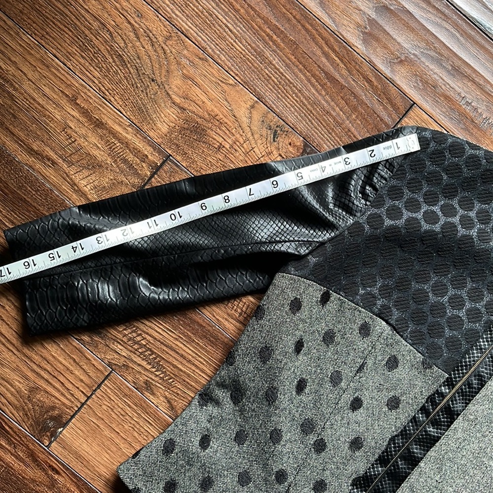 Blazer - Picture 8 of 8